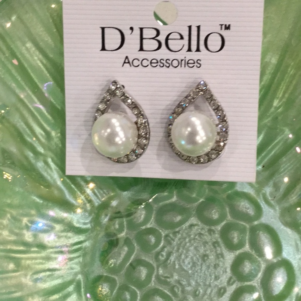 🌹NWT Too Fabulous Silver / Pearl / Crystal Pierced Style Earrings Must Have 🌹